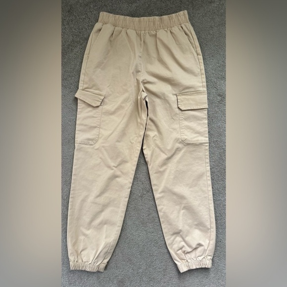 Forever 21 Women’s Khaki Cargo Pants‎ Size Small